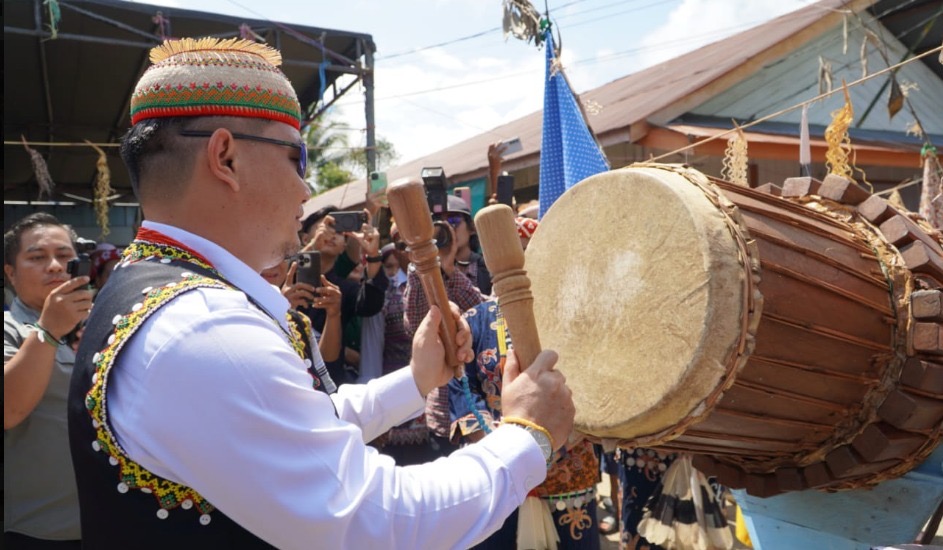 Buka Omin Atun Onam Adet, Pemkab Mahulu Jadikan Adat Dayak Fondasi Pembangunan