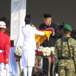 Nuansa Kutai di Tanah Nusantara, Pak Bas Pimpin Upacara HUT RI di IKN Pakai Baju Adat Kutai