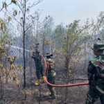 Prajurit Yonif TP 826/BTB Kerahkan Drone dan Armada Pemadam Atasi Karhutla Jenebora