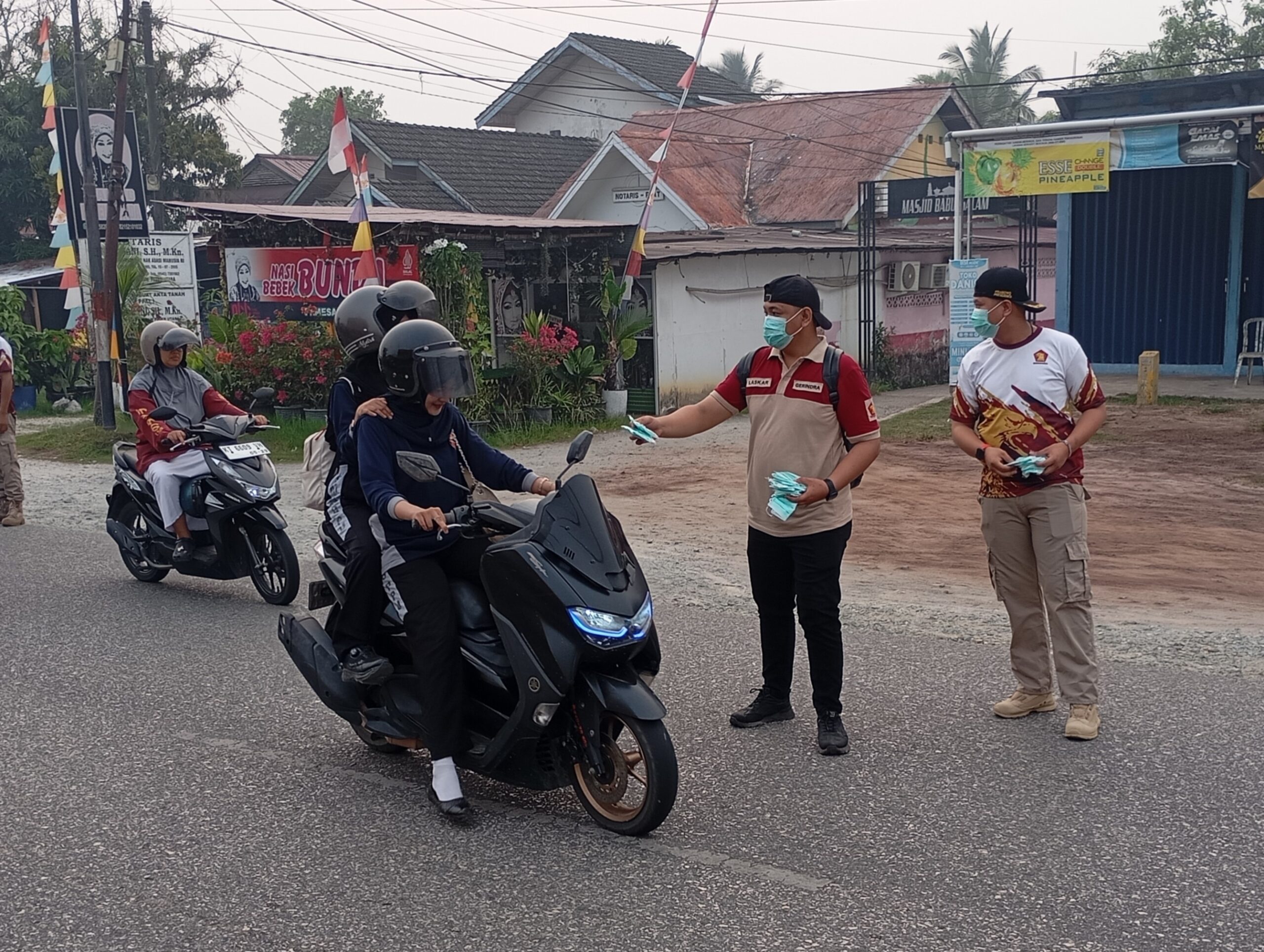Cegah Perluasan ISPA, Gerindra PPU Bagikan Masker Gratis Ke Masyarakat